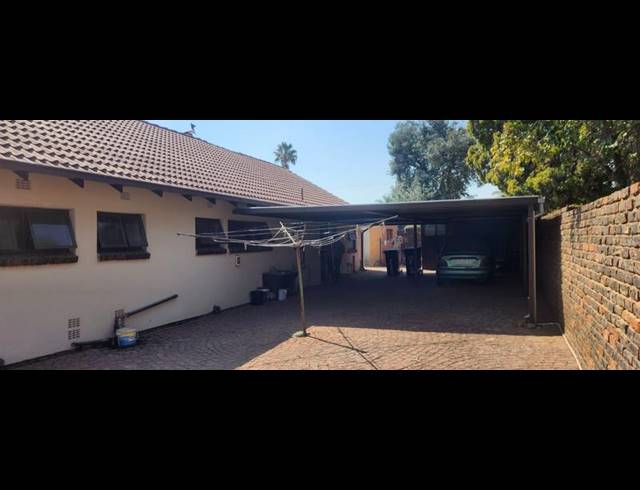 6 BEDROOM HOUSE FOR SALE IN BIRCHLEIGH